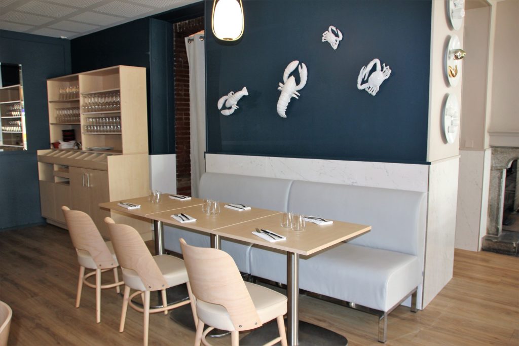 salle de restaurant avec les homards chez aizehegoa